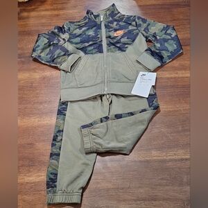 Nike 2 piece zip jacket jogger track suit New with tags green camo toddler